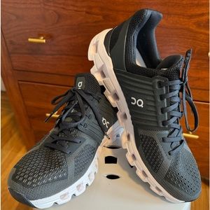 On Cloudswift Women’s running shoes size 10.5. Black/White new without box